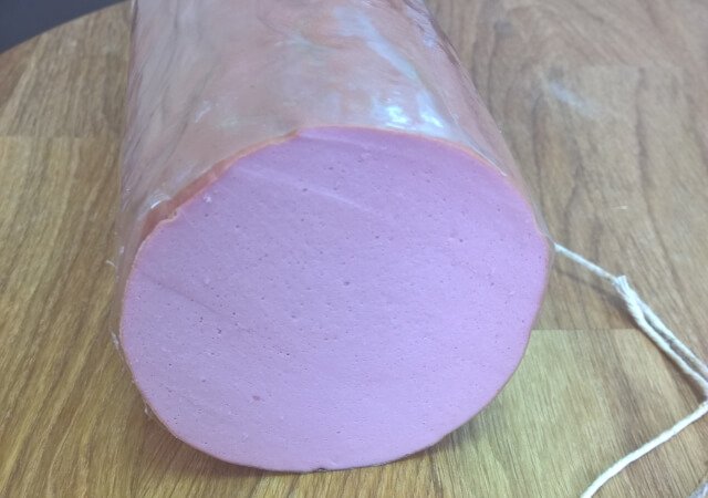 Колбаса вареная в целлюлозной оболочке